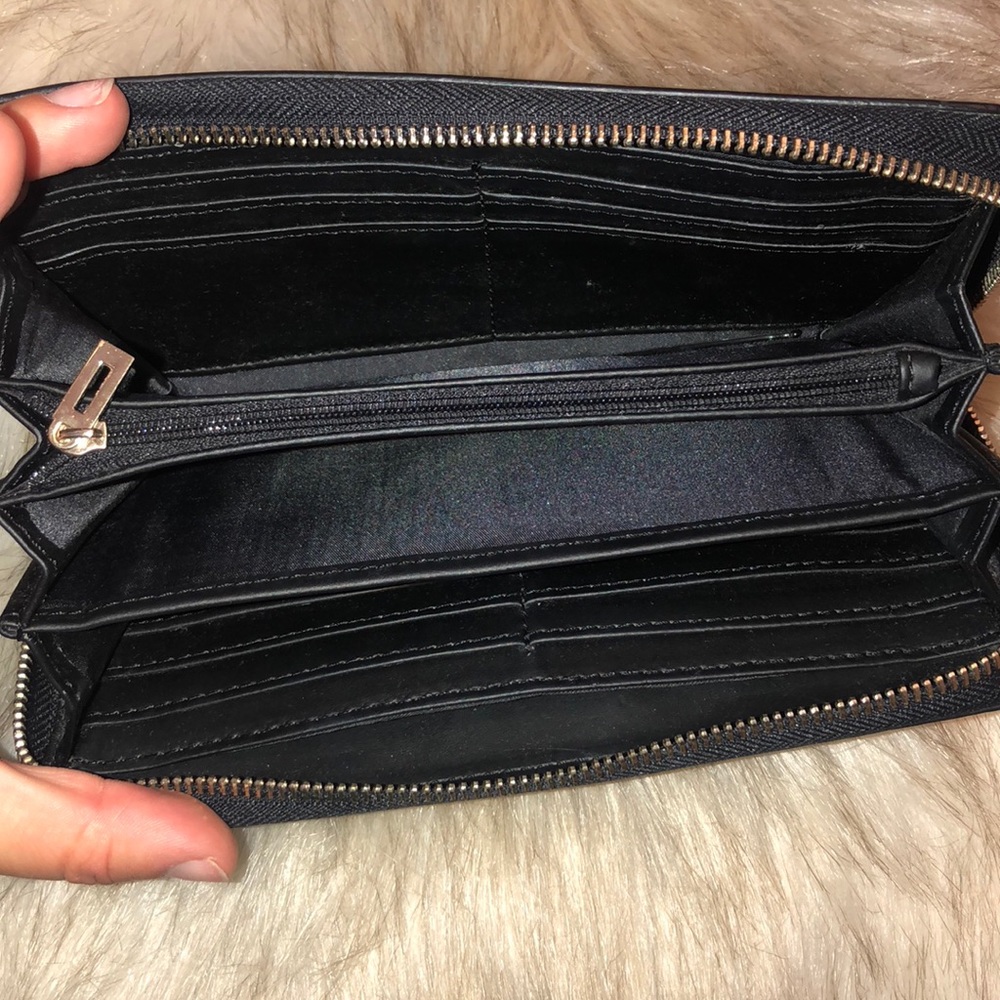 🖤Guess Wallet🖤 - Picture 3 of 3